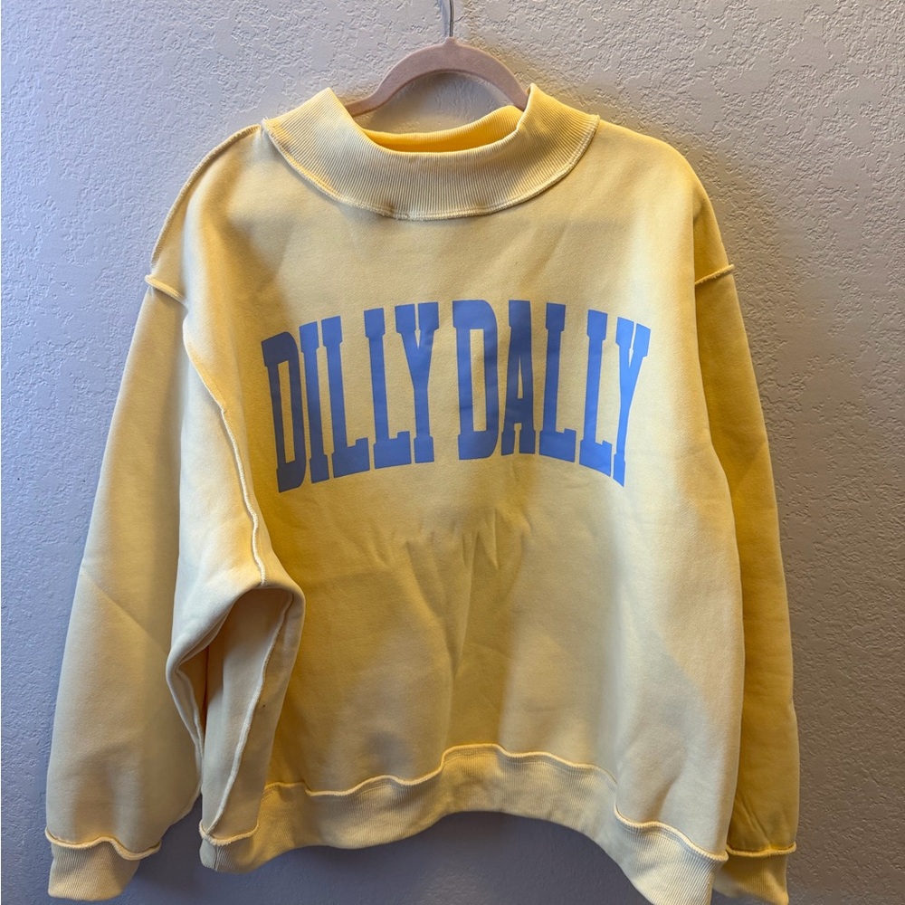 Yellow Dilly Dally Graphic Sweatshirt Mock Neck Cropped Relaxed Fit S/M